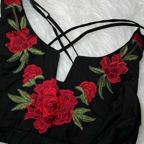 Floral Cropped Top with Open Back - Picture 2 of 4